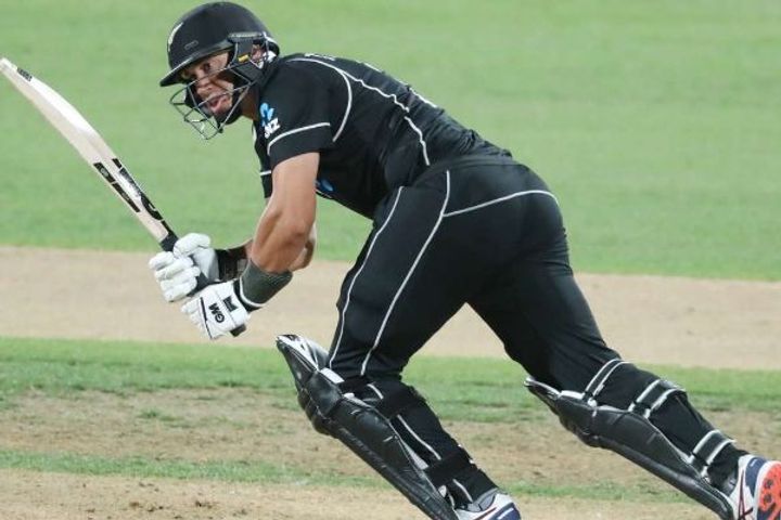 New Zealand beat India by 4 wickets 1-0 lead
