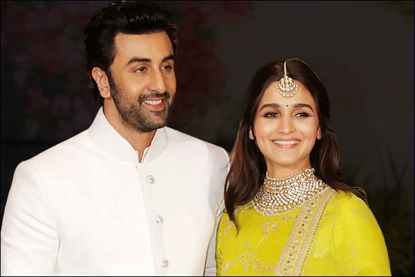 Famous b-town couple Alia Bhatt and Ranbir Kapoor to tie the knots in December  says report