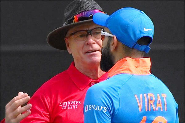 Virat Kohli argues with umpires over controversial DRS