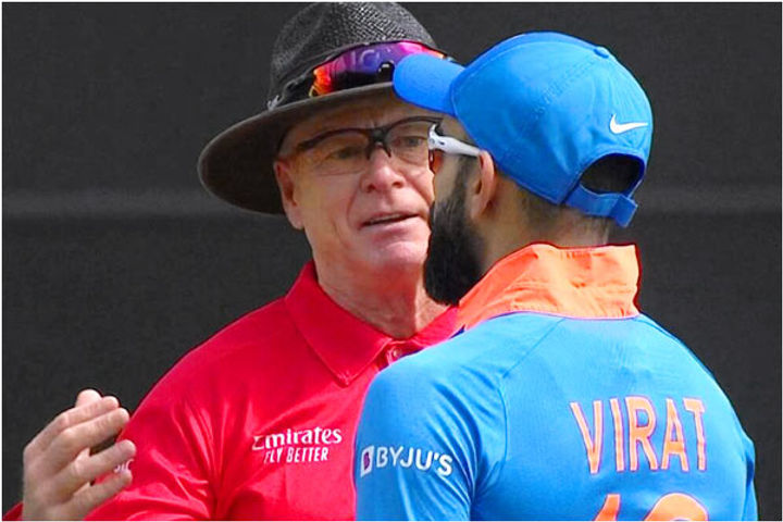 Virat Kohli argues with umpires over controversial DRS