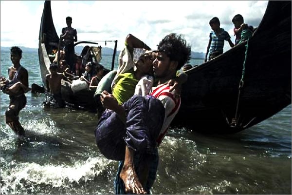 A boat filled with Banrohingya refugees overturns, 14 dead, many missing
