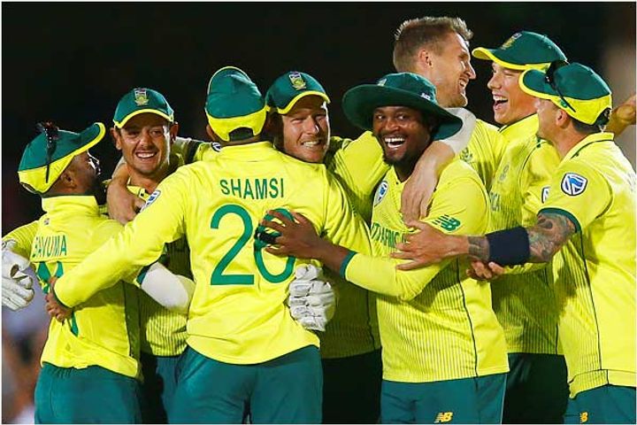 South Africa beat England by 1 run in a thrilling T20 match