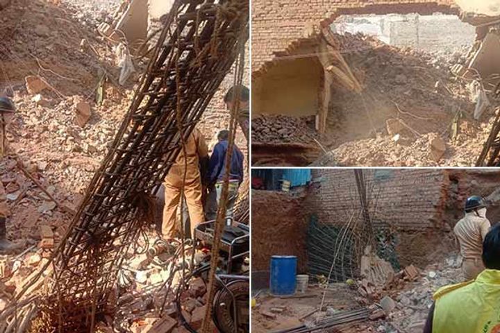 An under construction building collapses in Delhi CR Park one dead