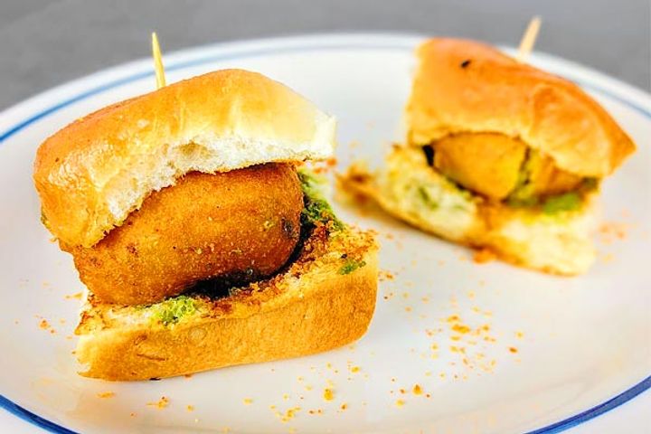 Mumbai restaurant vada pav among best burgers in the world  Michelin star chefs