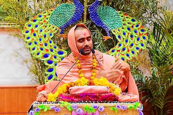 Swami Krushnaswarup Das says if menstruating women cook for husbands they will born as bitch
