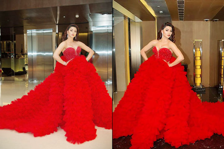 Urvashi Rautela Glamorous red rose dress at Filmfare Awards 2020