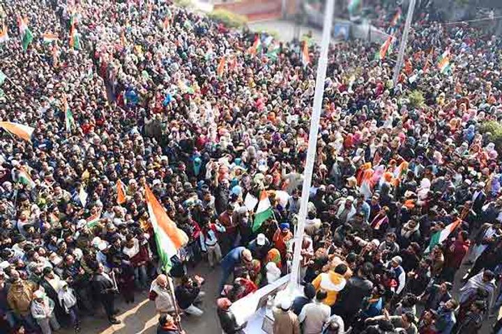 Thousands of protestors march in Chennai against CAA and  sing national anthem 