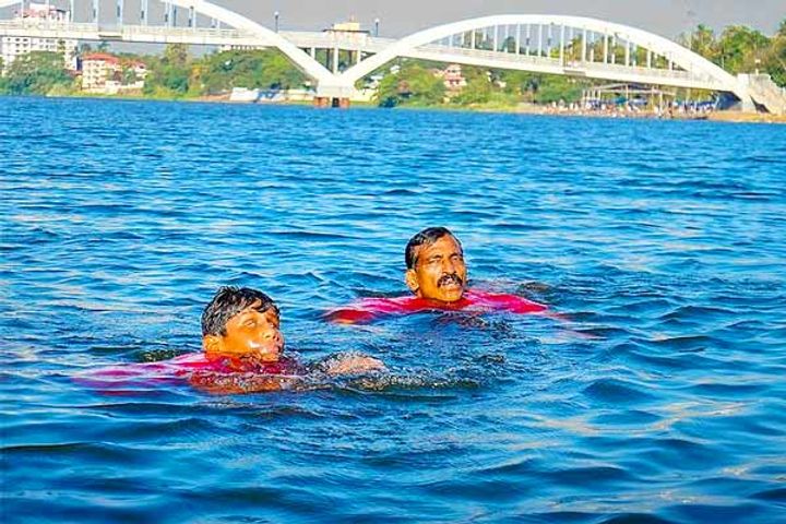 Blind boy swims across the Periyar river 