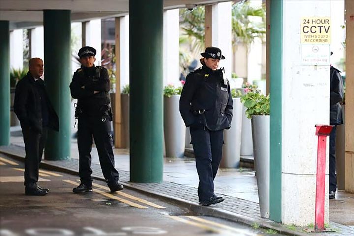 Knife in central London mosque, 1 person injured, suspect arrested