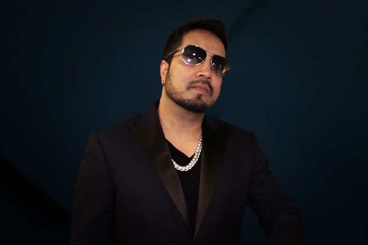 Bollywood singer Mika Singh manager commits suicide in Mumbai Andheri