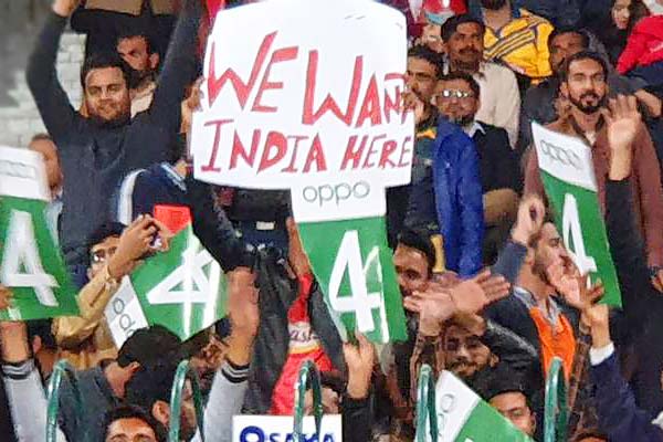 Pakistan cricket fans want India to visit the country