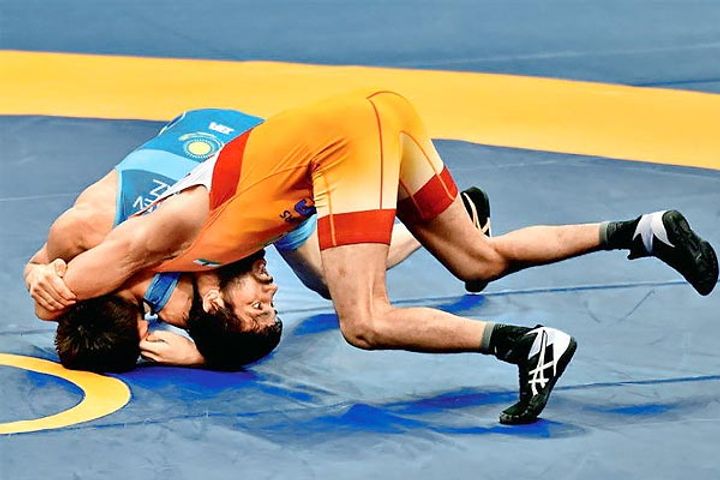 Ravi Dahiya won gold in Asian Wrestling Championship final while Poonia had to settle for silver