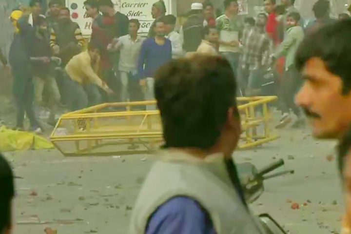 Clash between pro and anti-CAA protesters led stone-pelting at Delhi Maujpur area