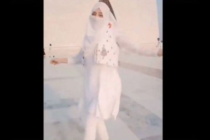 Dance of the girl on Jinnah  tomb  a ruckus in Pakistan