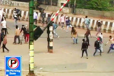 Stone pelting again starts between pro and anti CAA protestors near Delhi Bhajanpura chowk