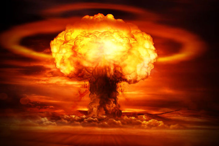 Which countries have Nuclear Weapon  and how many are there