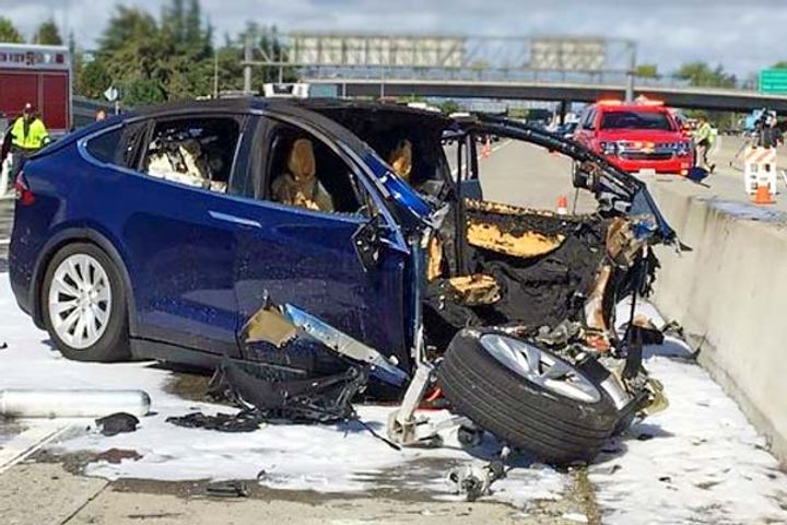 Tesla Autopilot distracts driver, causes fatal crash