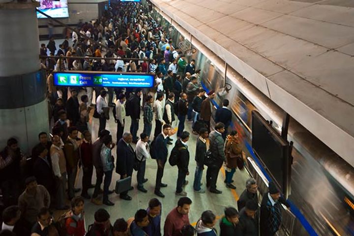 Goli Maaro chants raised at Rajiv Chowk metro station and 6 detained