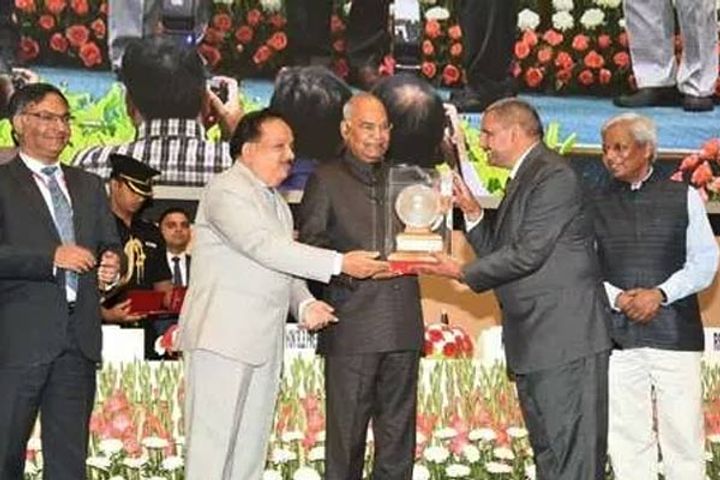 President of Meerut honored by the President, has organized  Vighyan Bhawan