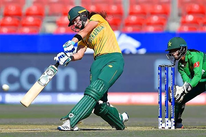 South Africa beat Pakistan to reach semi finals