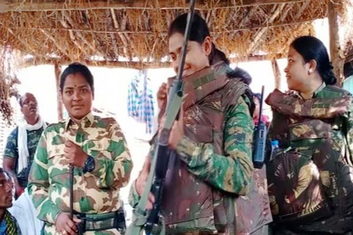 Maharashtra police deploy women police officials in Gadchiroli to fight naxals 