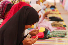 The doors of the Golden Mosque opened to Pakistani women after 24 years