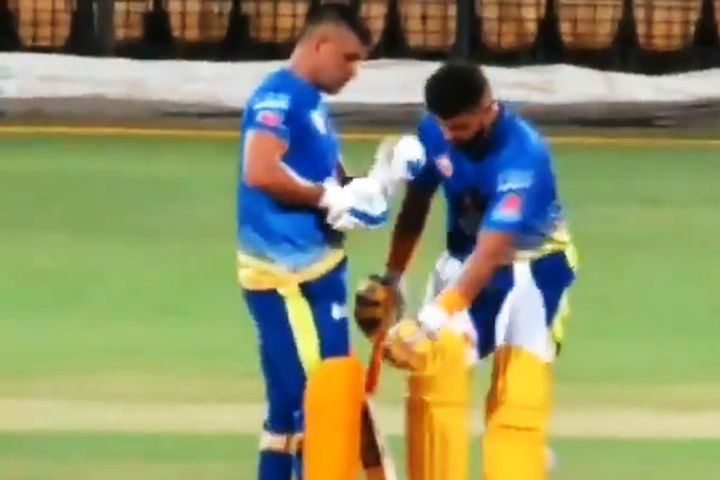 Suresh Raina accidentally hits MS Dhoni  leg, video goes viral