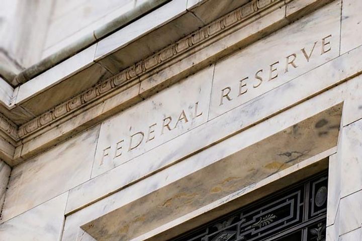 The Fed will give $ 700 billion to save the falling economy  reduce interest rates