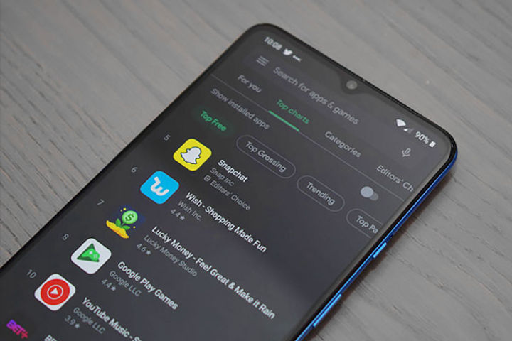 Dark mode feature given in Google Play Store
