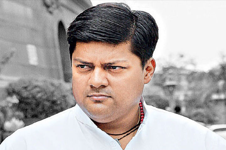  Dushyant Singh reached Kanika  party isolated himself