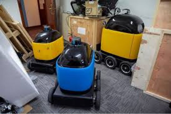 Demands surge for Chinese grocery delivery robot amid virus