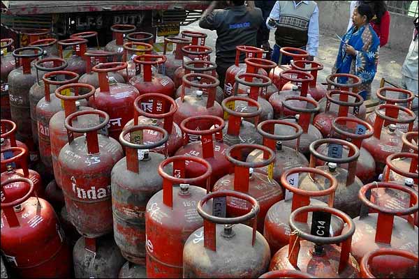 LPG cheaper by Rs 61 per cylinder  Indore included in 16 hotspots in the country