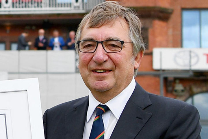 Lancashire chairman David Hodgkiss dies of coronavirus
