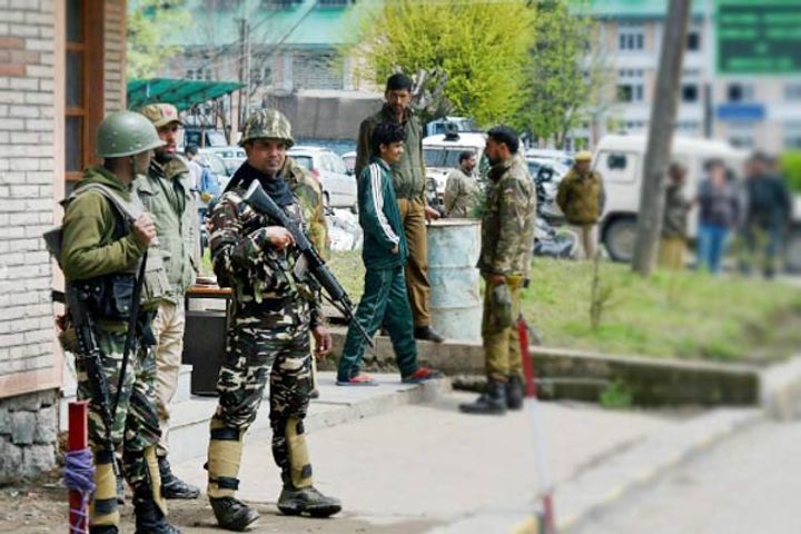 3 terrorists killed and 4 trapped in Jammu and Kashmir