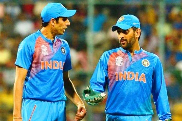 Ashish Nehra reacts to abusing MS Dhoni during match against Pakistan 