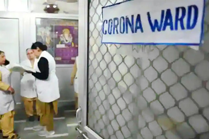 2 Safdarjung Hospital women doctors assaulted for spreading coronavirus and case filed 2 Safdarjung Hospital women doctors assaulted for spreading coronavirus and case filed