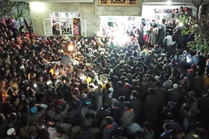 Hundreds attend funeral of militant Sajad Nawab Dar amid lockdown case registered for violation