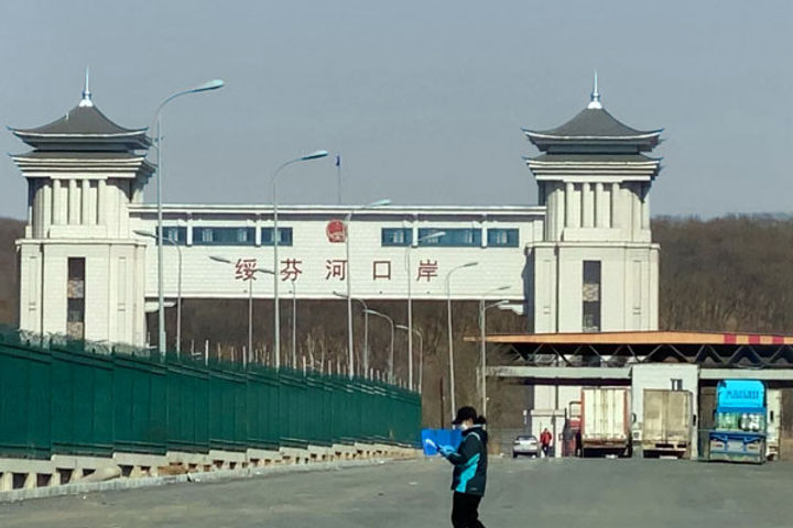 China tightens border with Russia after spike in COVID-19 cases
