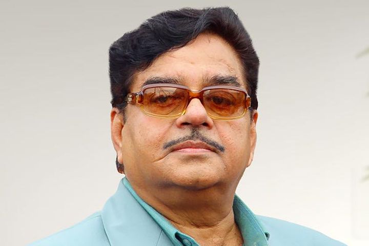 Shatrughan Sinha gets angry on those who make headlines by donating to Corona Virus Relief Fund