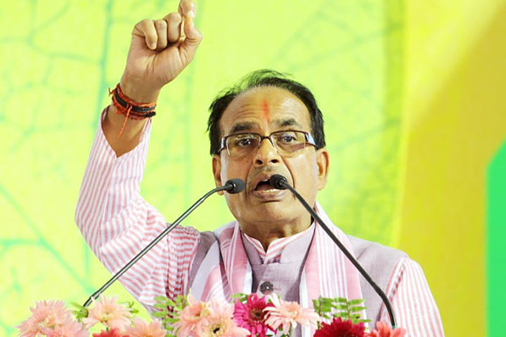 CM Shivraj Chouhan says MP government will deposit Rs 1000 in migrant labourers accounts amid lockdo