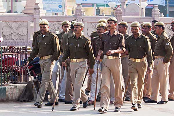 3 cops patrolling during lockdown attacked by a Kasai mohalla family in Rajasthan Tonk