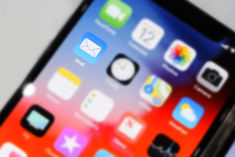 Apple says no evidence iPhone mail flaw used against customers