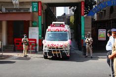 Rishi Kapoor was cremated many celebs were present
