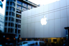 Apple borrows on the cheap to fund buybacks dividends