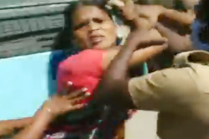 Tamil Nadu Police resort to lathicharge to disperse over 100 CPM women protesting against liquor sal