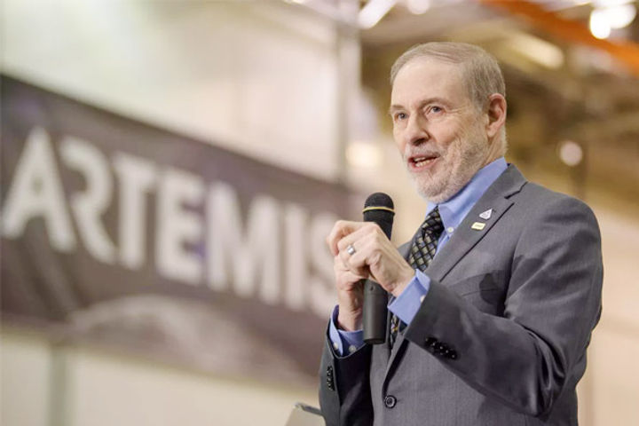 NASA head of human spaceflight resigns days before historic space mission