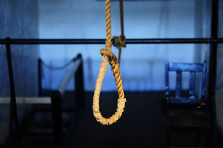 IRS officer commits suicide by hanging, suicide note recovered