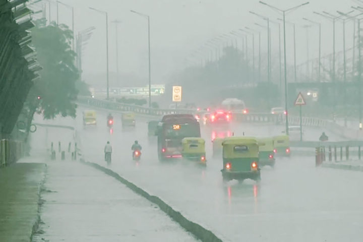 Rain in parts of Delhi Haryana and Punjab Outbreak of heat continues in Uttar Pradesh and Central In