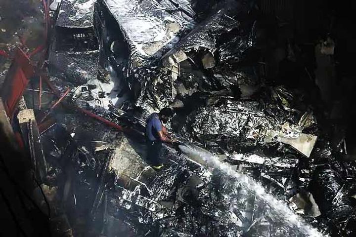 Pakistani aviation authority says pilot of crashed PIA flight ignored air traffic control