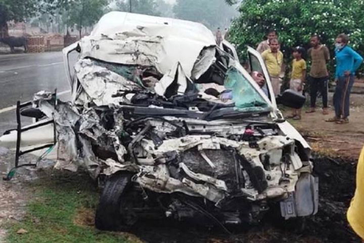 9 people of same family died in Scorpio and truck collision